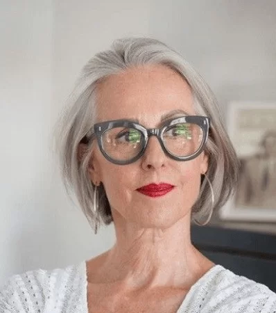 Flotte Kurzhaarfrisuren ab 60 mit Brille **Neueste Ideen Frisuren Frisuren Damen Kurzhaarfrisuren 