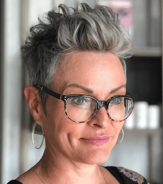 Flotte Kurzhaarfrisuren ab 60 mit Brille **Neueste Ideen Frisuren Frisuren Damen Kurzhaarfrisuren 