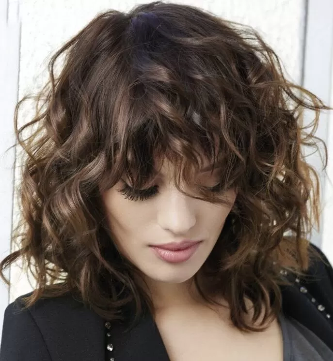 Mittellang Bob Frisur mit Locken und Lockiges Haar *Tipps & Tricks* Bob Frisuren Lockige Haare Mittellange Haare 