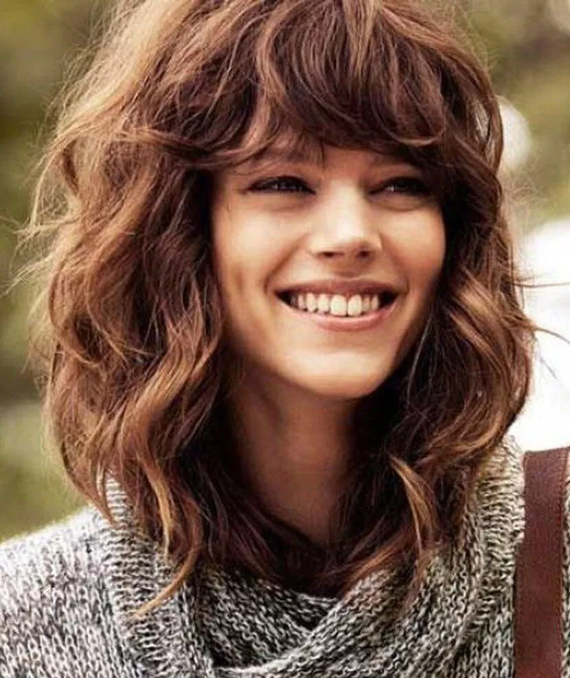 Mittellang Bob Frisur mit Locken und Lockiges Haar *Tipps & Tricks* Bob Frisuren Lockige Haare Mittellange Haare 