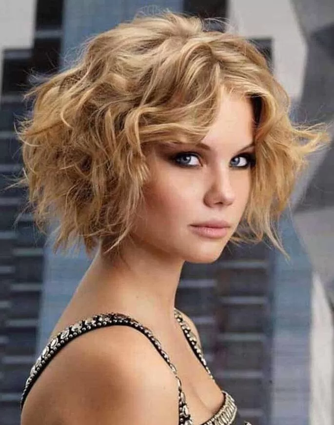 Mittellang Bob Frisur mit Locken und Lockiges Haar *Tipps & Tricks* Bob Frisuren Lockige Haare Mittellange Haare 